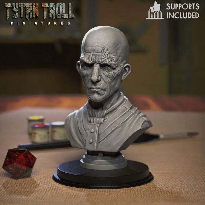 Büste mit vernarbtem Gesicht