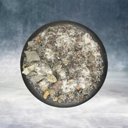 Schneebedeckter Hochlandpass